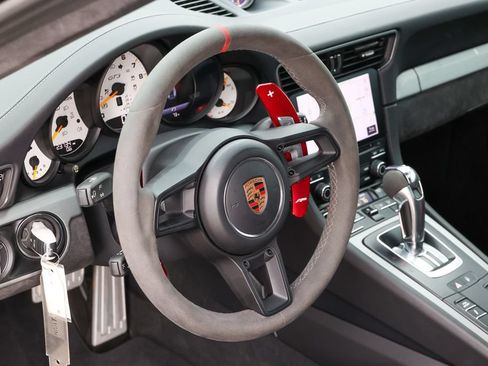 Certified 2018 Porsche 911 GT3 RWD image 32
