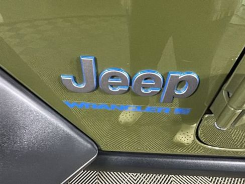 Used 2024 Jeep Wrangler Unlimited AWD/4WD image 9