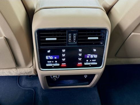 Certified 2023 Porsche Cayenne Platinum Edition image 29
