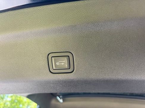 Used 2024 GMC Yukon Denali AWD/4WD image 25