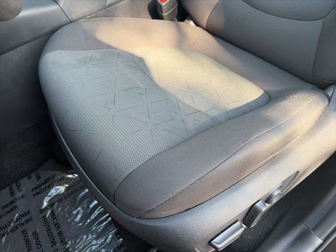 Used 2024 Toyota RAV4 XLE FWD image 24