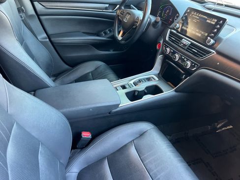 Used 2019 Honda Accord Touring image 16
