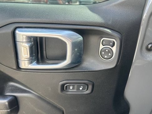 Used 2021 Jeep Wrangler Unlimited Rubicon AWD/4WD image 16