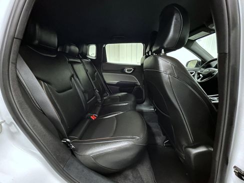 Used 2024 Jeep Compass Limited image 18