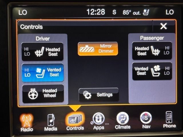 Used 2014 Jeep Grand Cherokee Overland w/ Advanced Technology Group AWD/4WD image 33