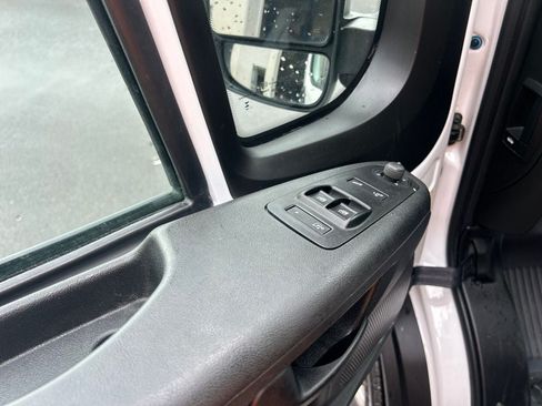 Used 2024 RAM ProMaster 2500 w/ Convenience Group FWD image 10