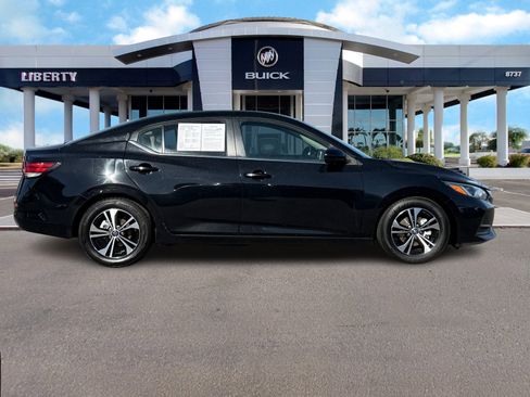 Used 2021 Nissan Sentra SV image 2