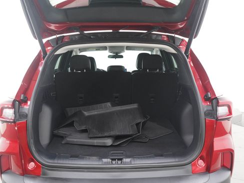 Used 2025 Ford Escape SE w/ Class II Trailer Tow Package image 16