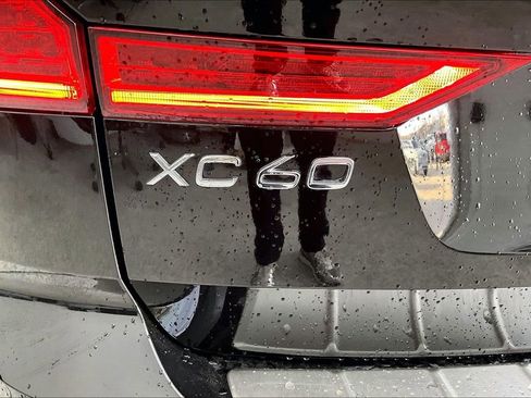 Certified 2023 Volvo XC60 B5 Plus w/ Protection Package Premier image 42
