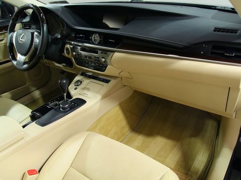 Used 2014 Lexus ES 350 w/ Premium Package FWD image 19