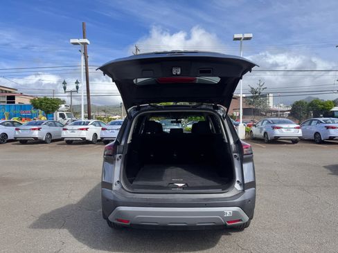 Used 2023 Nissan Rogue S image 11