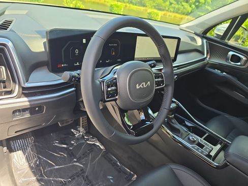 Used 2025 Kia Sorento SX FWD image 17