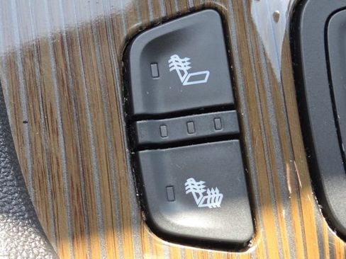 Used 2023 GMC Acadia SLE w/ Driver Convenience Package FWD image 4