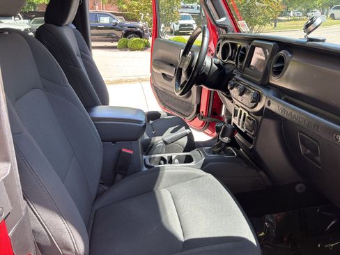 Used 2021 Jeep Wrangler Sport S image 32
