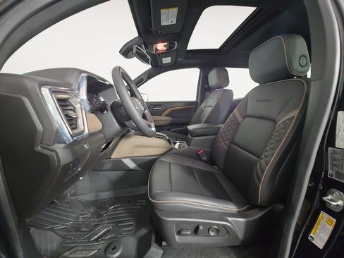 Certified 2024 GMC Canyon Denali AWD/4WD image 10
