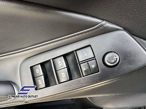 Used 2021 Toyota Avalon XLE image 17