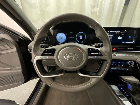 Used 2025 Hyundai Elantra SEL FWD image 11
