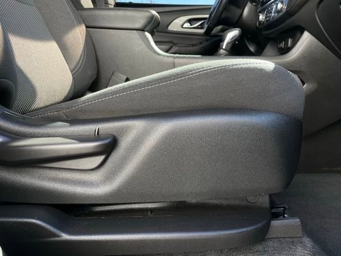 Used 2022 Chevrolet Traverse LT image 29