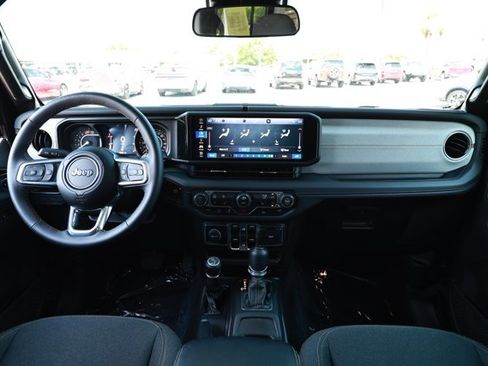 Used 2025 Jeep Wrangler Unlimited Sahara AWD/4WD image 29