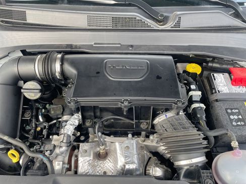 Used 2025 Jeep Compass Latitude image 32