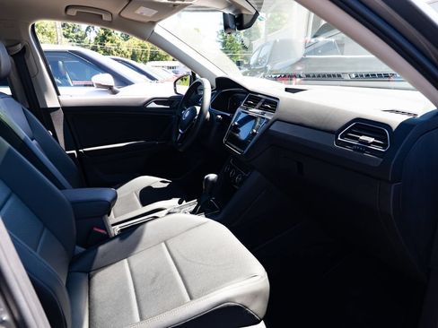 Used 2020 Volkswagen Tiguan SEL AWD/4WD image 23