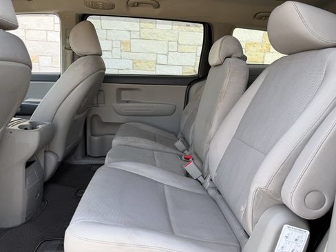 Used 2021 Kia Sedona LX FWD image 27