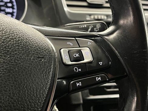 Used 2018 Volkswagen Golf S image 22