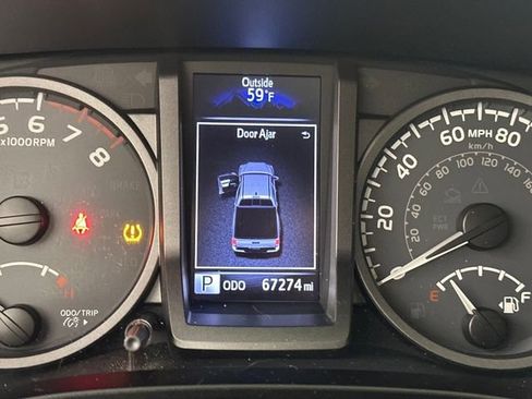 Used 2018 Toyota Tacoma TRD Sport image 36