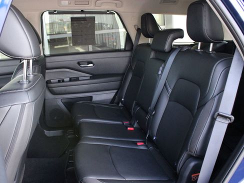 Used 2024 Nissan Pathfinder SL w/ Cargo Package AWD/4WD image 16
