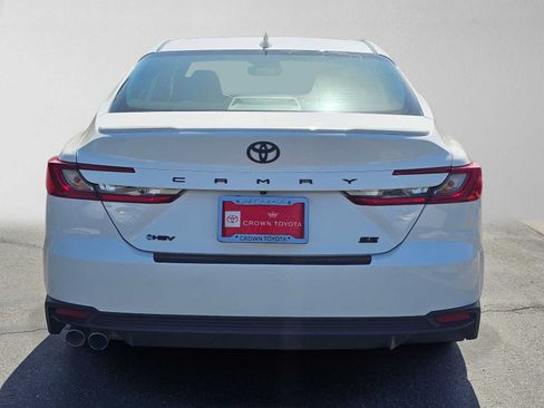 Used 2025 Toyota Camry SE w/ Convenience Package FWD image 4