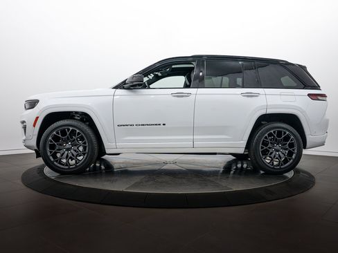 Used 2025 Jeep Grand Cherokee Summit AWD/4WD image 6