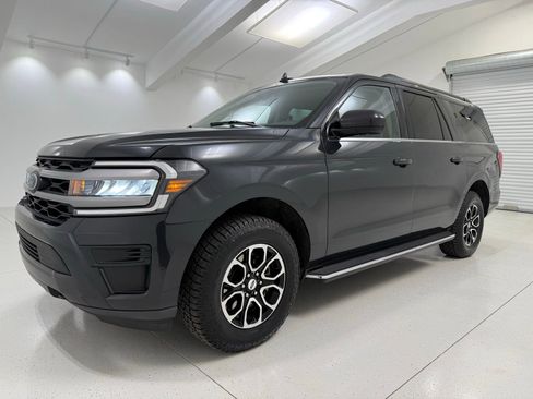 Used 2023 Ford Expedition Max XLT AWD/4WD image 3