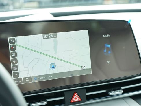 New 2025 Hyundai Elantra Limited image 15