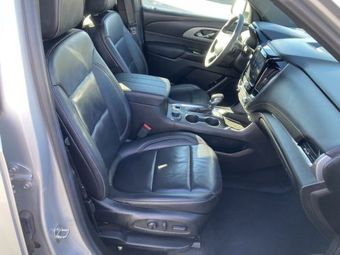Used 2022 Chevrolet Traverse LT image 33