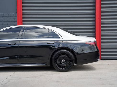 Used 2024 Mercedes-Benz S 580 4MATIC Sedan w/ AMG Line image 8