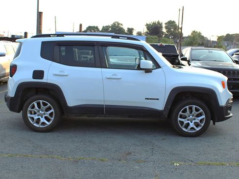 Certified 2018 Jeep Renegade Latitude w/ Popular Equipment Group AWD/4WD image 3