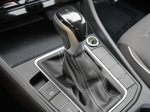 Used 2025 Volkswagen Jetta Sport image 41