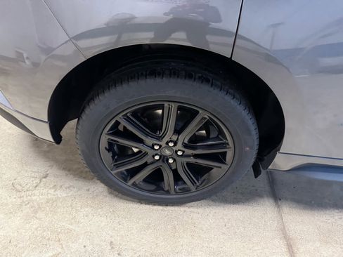 Used 2024 Ford Edge ST-Line w/ Class II Trailer Tow Package image 8