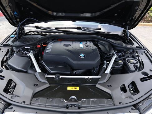 Used 2023 BMW 530e w/ Premium Package image 22