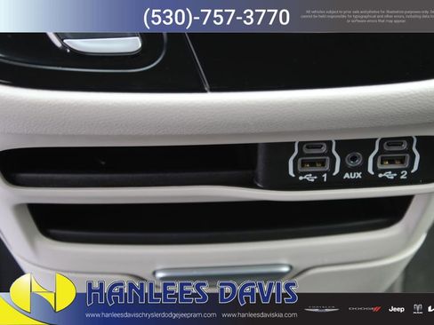 Used 2024 Chrysler Pacifica Touring-L FWD image 24