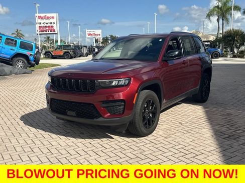 Used 2024 Jeep Grand Cherokee Altitude AWD/4WD image 3