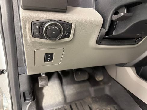 Used 2016 Ford F150 XLT w/ Equipment Group 302A Luxury AWD/4WD image 12