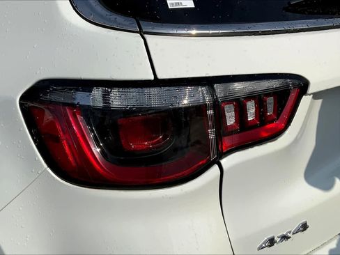 New 2025 Jeep Compass Latitude image 11