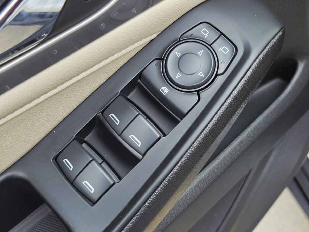 Used 2023 Chevrolet Traverse LS FWD image 21