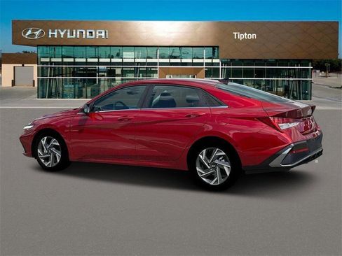 New 2025 Hyundai Elantra SEL image 4