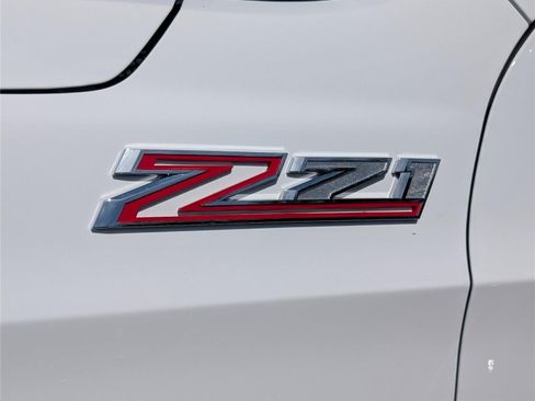 Used 2023 Chevrolet Suburban Z71 w/ Luxury Package AWD/4WD image 10