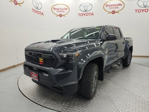 Used 2025 Toyota Tacoma TRD Sport image 2