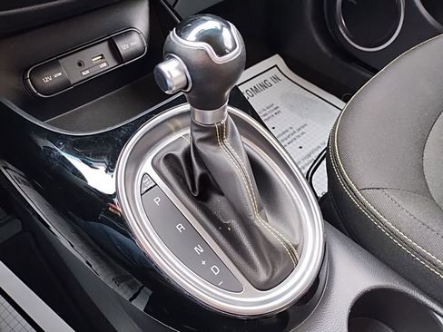 Used 2015 Kia Soul + w/ Audio Package image 32