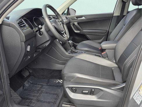 Used 2021 Volkswagen Tiguan SE FWD image 10