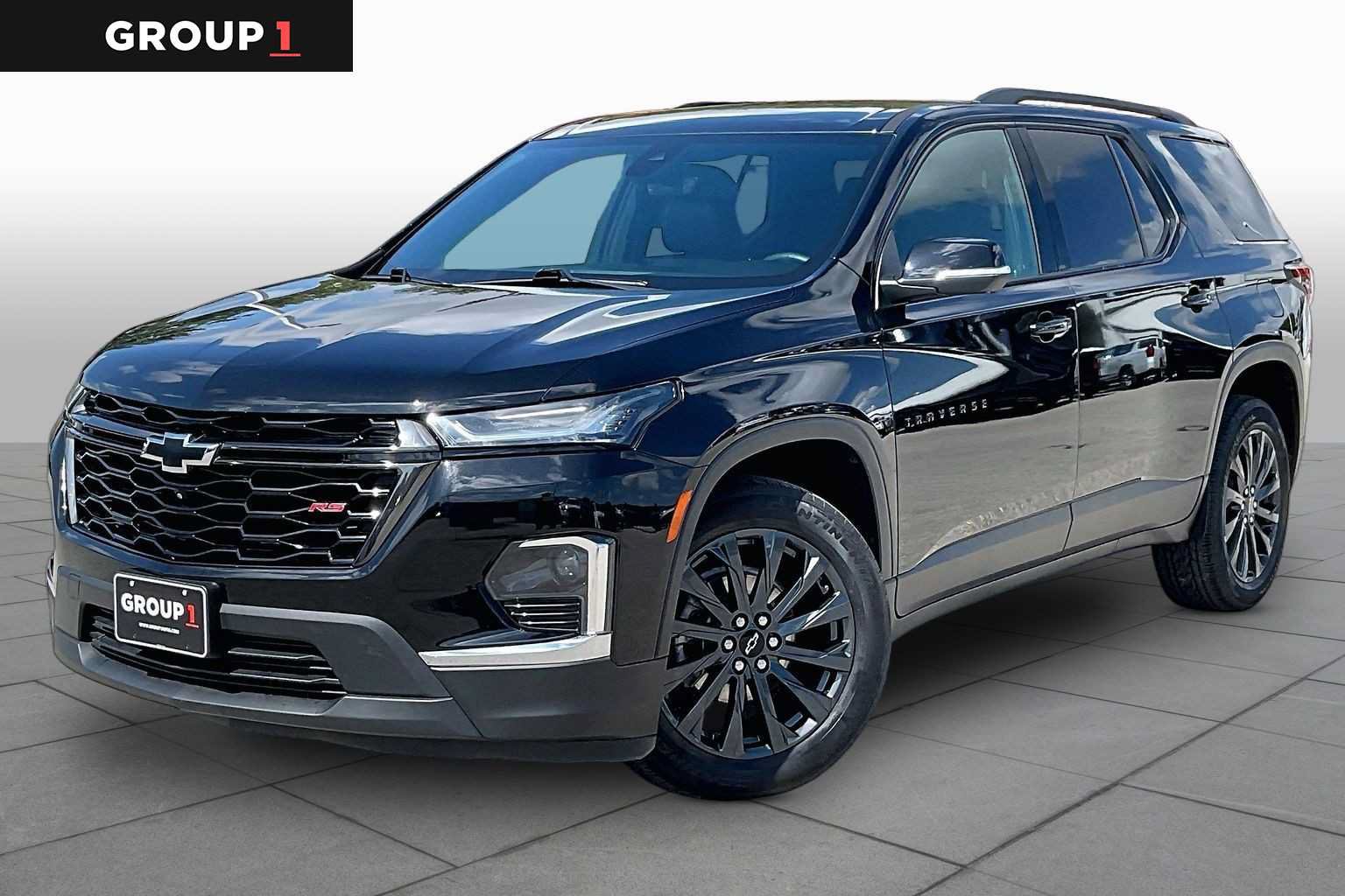 Used 2023 Chevrolet Traverse RS FWD image 1